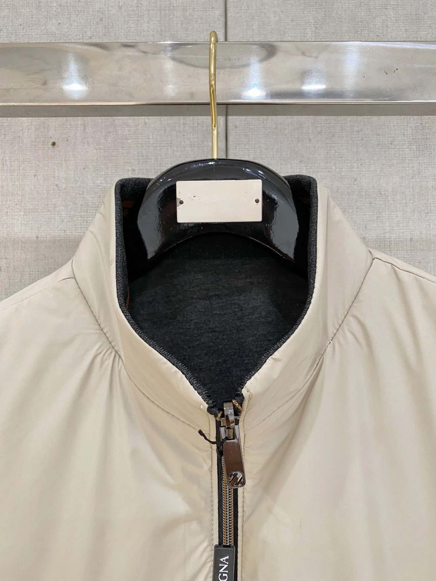 Zegna ： ， ， ， 、 ， ； ， Breathable， ， ， 。 ： ， ， ， ； ， ， ； ， ； logo， ， 。 ： ， ， ； ， ， T 、 、 ； ， ； ， ， ； ， ， 。 ： 、 、 ， ， Versatile 。 ：Cream White、 、Black （ Gray ） Sizes：M-4XL